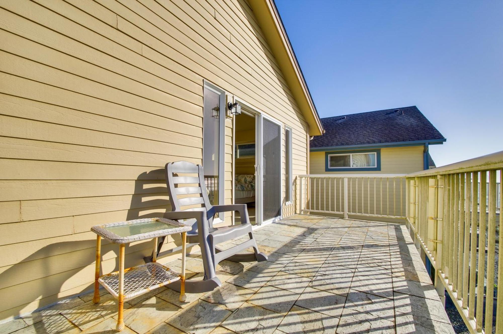 Quiet Waterfront Escape With Hot Tub And Beach Access! Голд-Бич Экстерьер фото